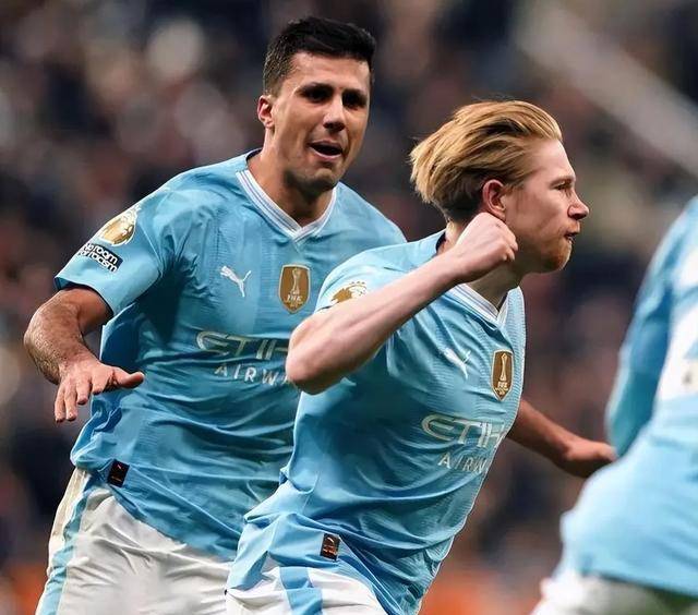 AYX爱游戏中国-德布劳内重返赛场，反败为胜首场状态出色，加拿大队观众沸腾！观众掌声雷动的简单介绍