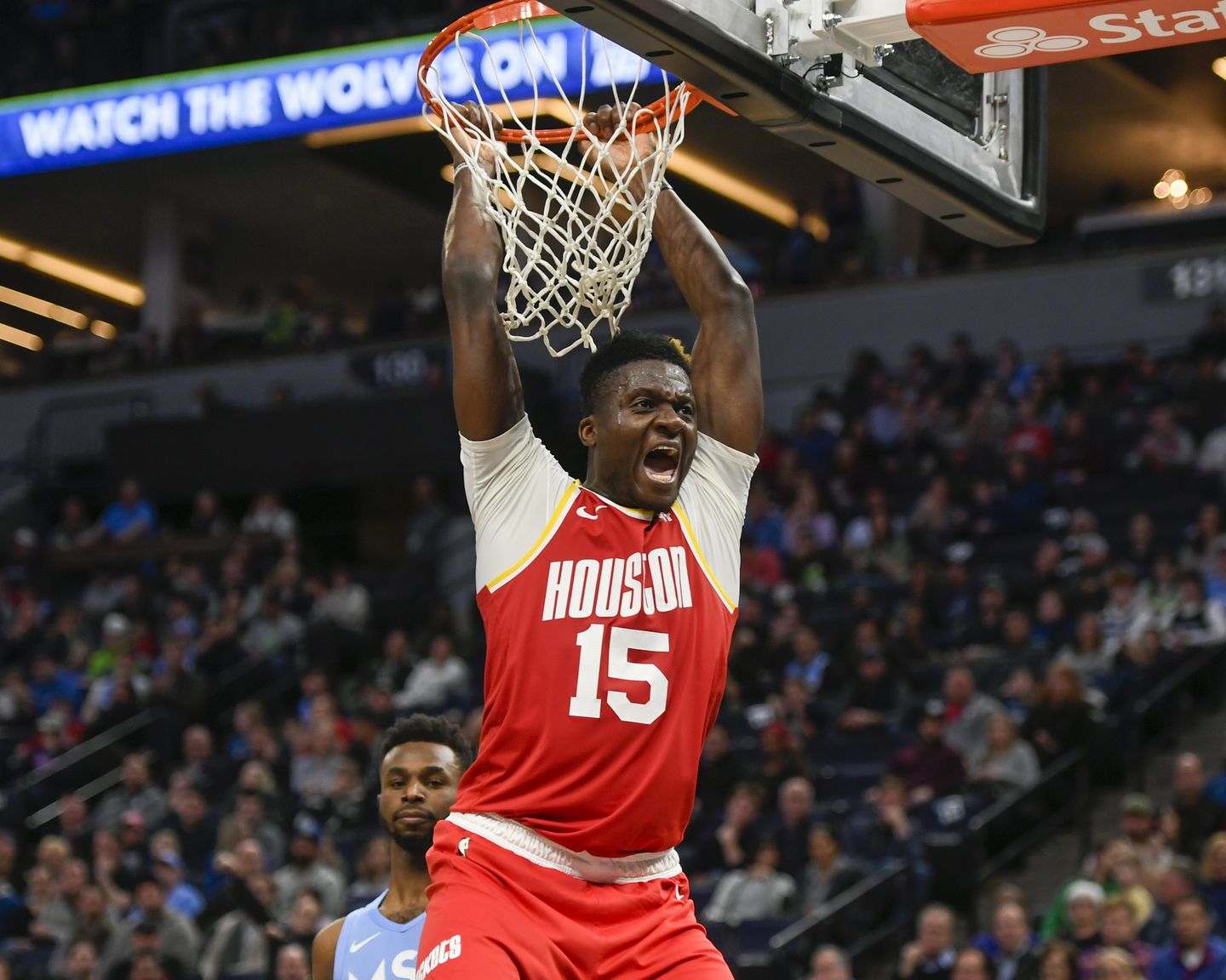 AYX爱游戏中国-莱万多夫斯基连续十五场比赛得分超过刷新纪录，老鹰不断突破！引发球迷热议(莱万多夫斯基双标)