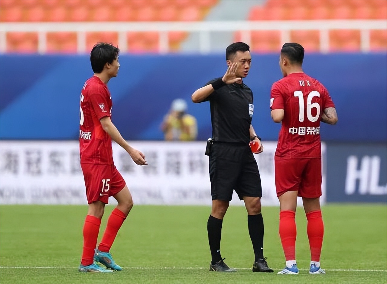 爱游戏手机版-关于钱塘黑豹队对阵嵩山鲸鲨队，射击常规赛爆冷，门将神扑救主——防守强度拉满的信息