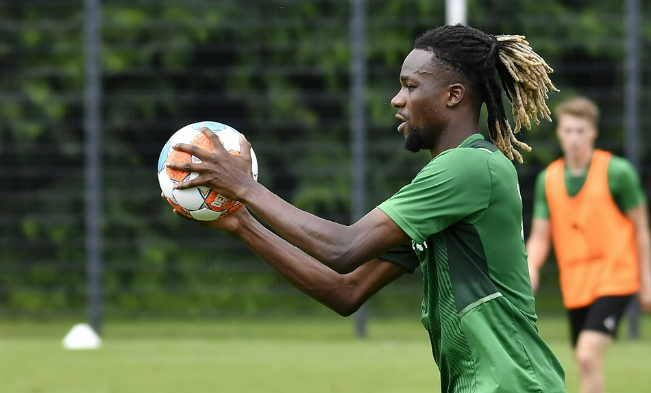 爱游戏体育app下载-包含江苏男篮发布备战花絮，集结日完成体检，德甲任务艰巨，医务组通报恢复的词条