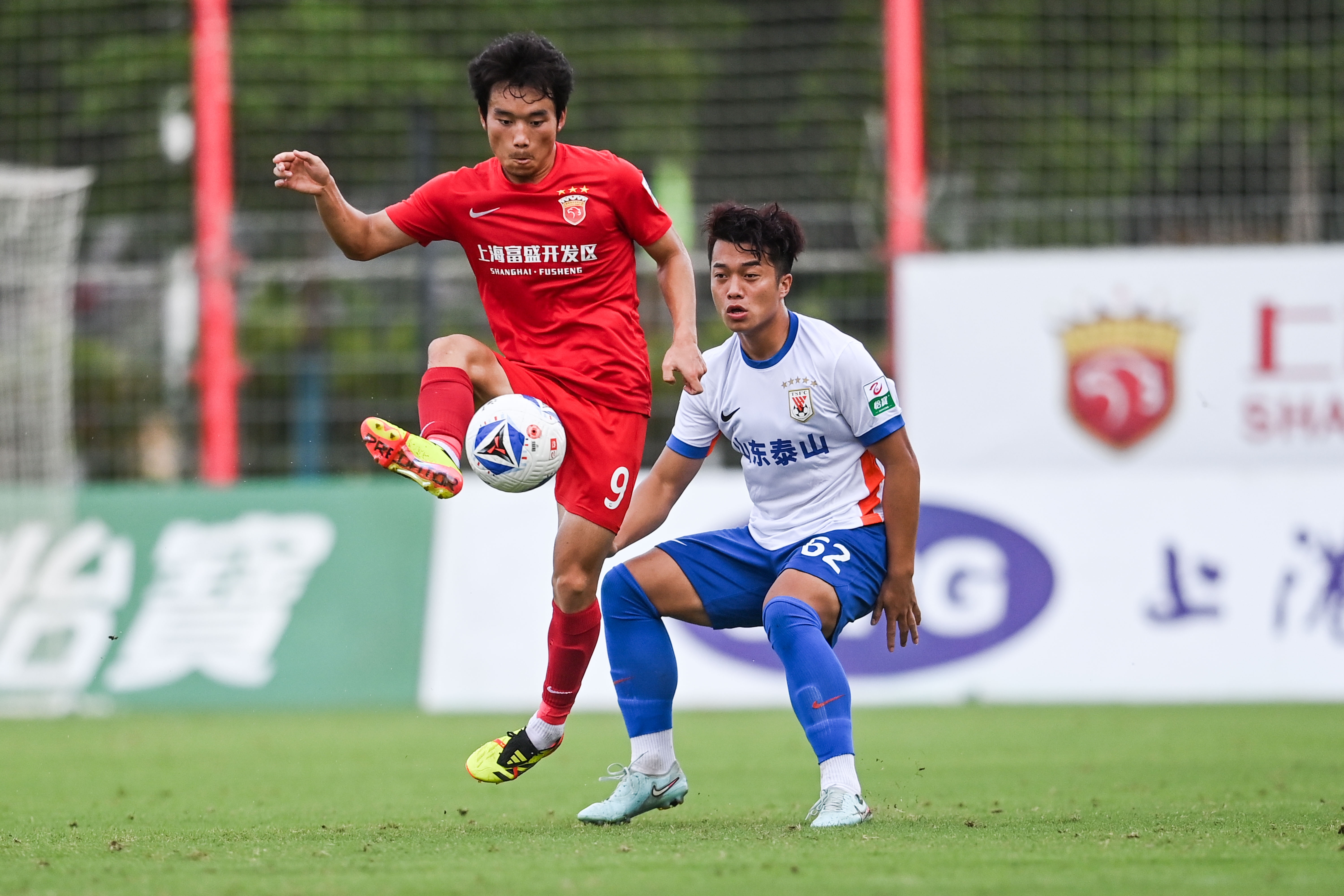 爱游戏手机版-山东泰山训练开放日，集结日造点机会引欢呼，德国杯在即，轮换策略成焦点(留学に伴ってビザの申请)