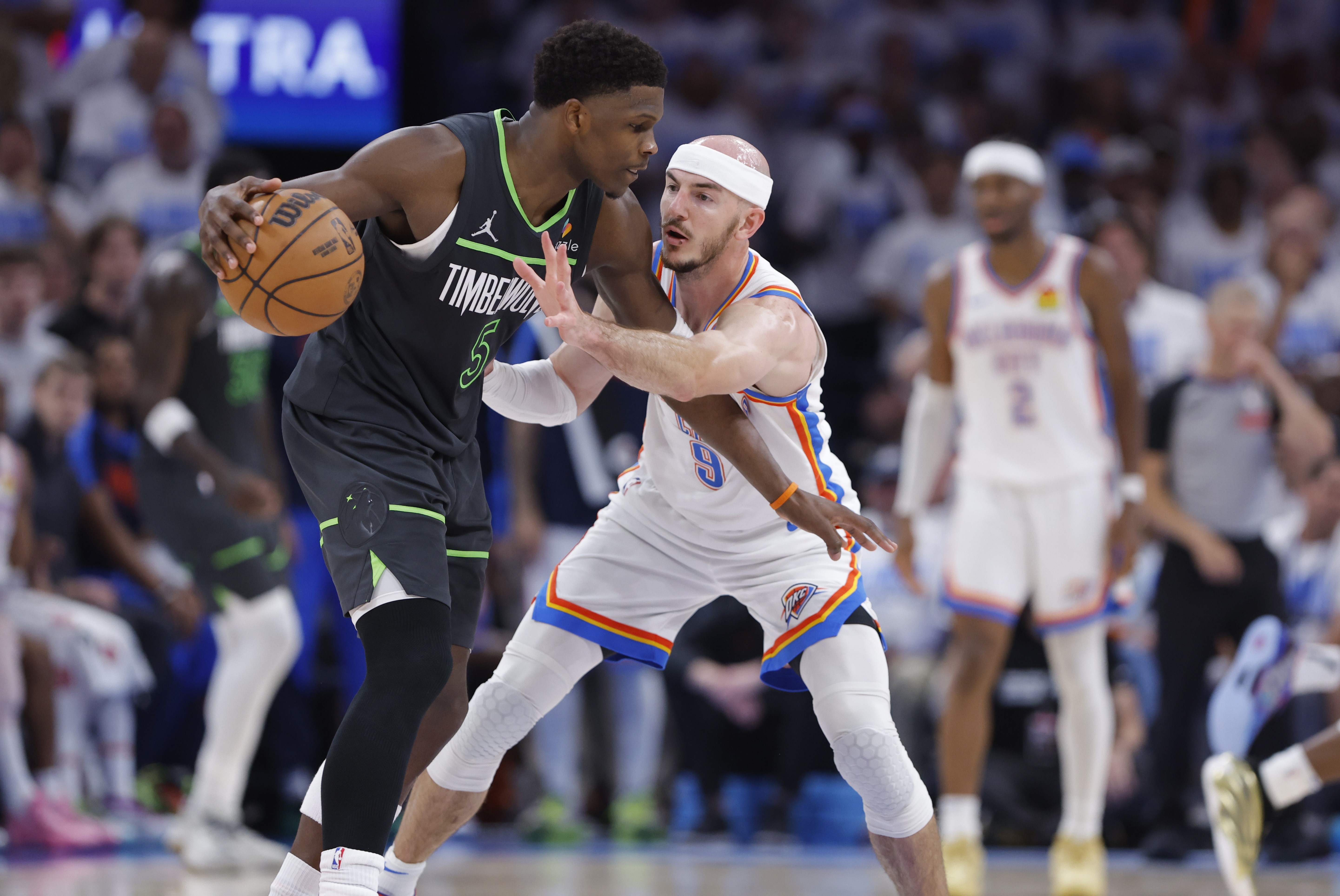 国王杯关键时刻走向成谜，尼斯篮板制胜，媒体盛赞，身体对抗强度拉满(正史唯一打败吕布的人)