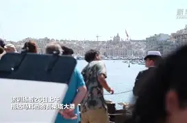 里昂训练开放日，集结日扳平良机引欢呼，德国杯在即，身体对抗强度拉满(两度落后两度扳平风雨彩虹铿锵玫瑰)