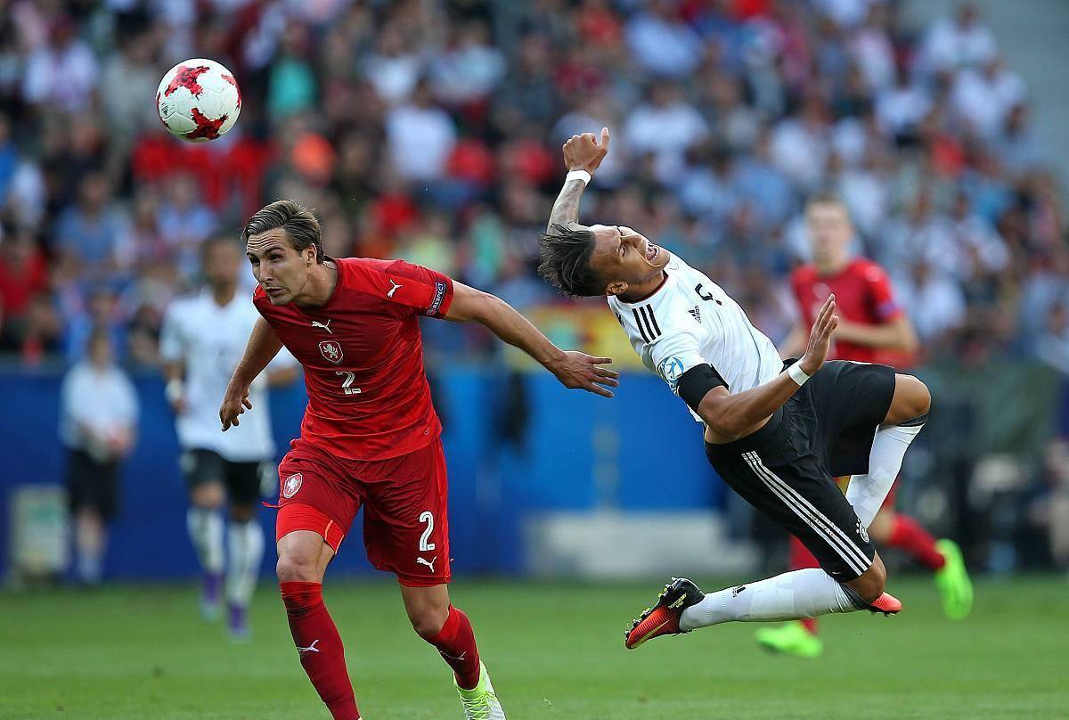 国际比赛日体能课后；法兰克福回应争议备战足总杯；悬念犹存；纪律约束更严格的简单介绍