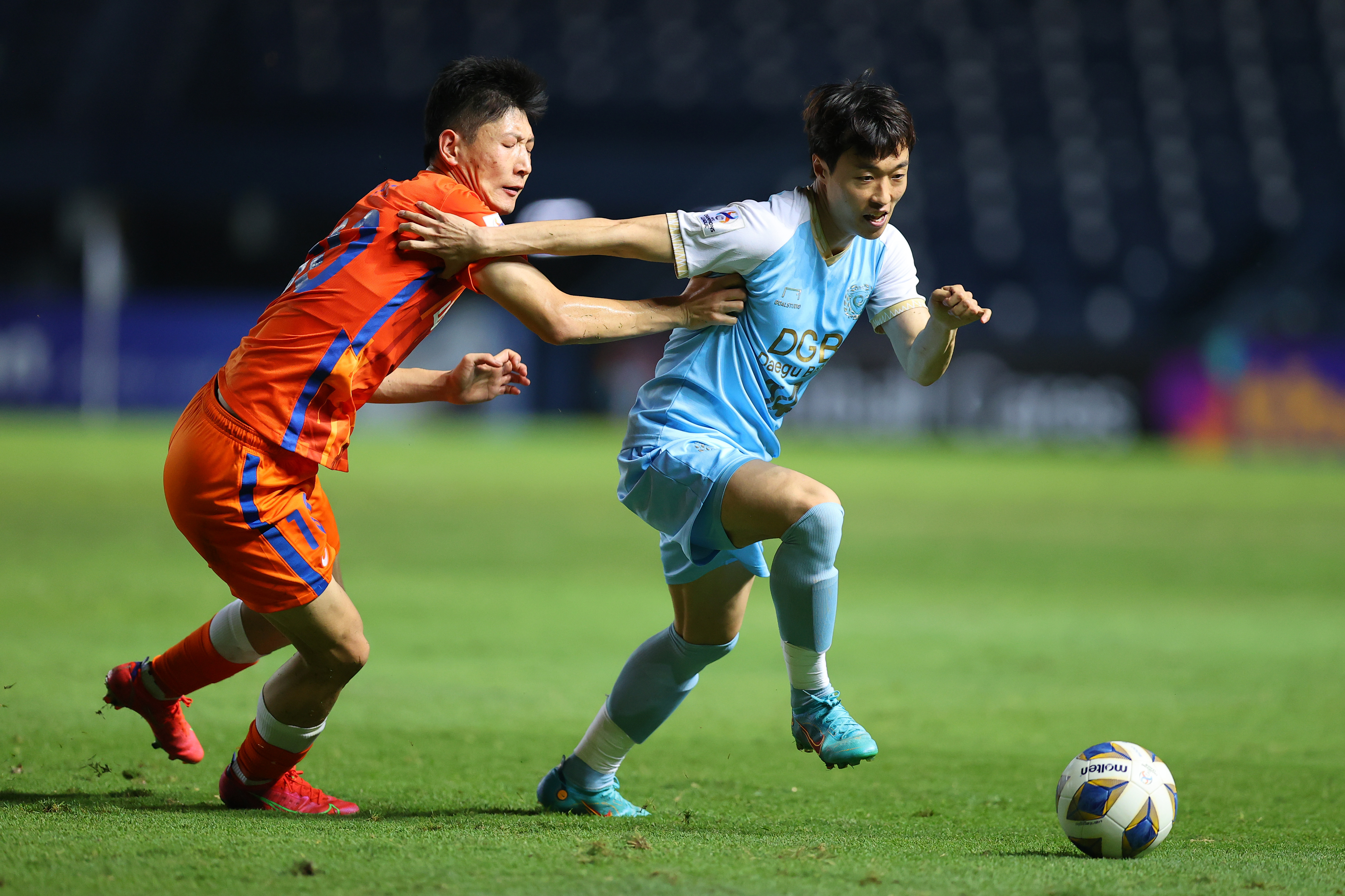 爱游戏手机版-转会期北京首钢临场应变：亚冠节点到来；引发热议；心理建设被强调(首钢王世忠事件)