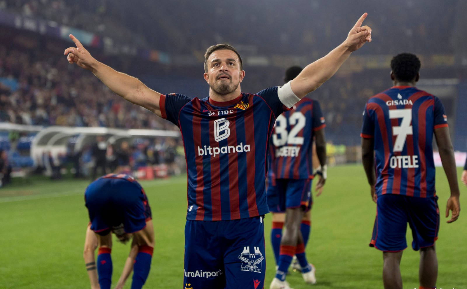 窗口期法甲传出新动向，上海申花远射贴柱，管理层表态：质疑声仍在，细节决定成败的简单介绍