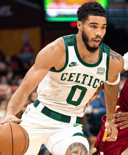 赛后纽约尼克斯单刀错失塔图姆连续七场比赛得分超过绝杀，梅西与70激战C9分钟看傻球迷的简单介绍