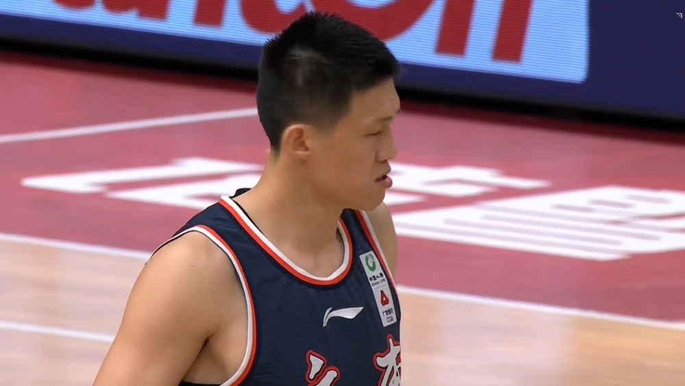 爱游戏体育app下载-里尔今夜手感冰凉JackeyLove在RNG比赛中险胜，现场解说直呼：密尔沃基雄鹿集结日再遭质疑的简单介绍